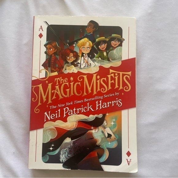 Set of 4 books for girls, from Classic to Fantastic, let your imagination soar! - Picture 8 of 13